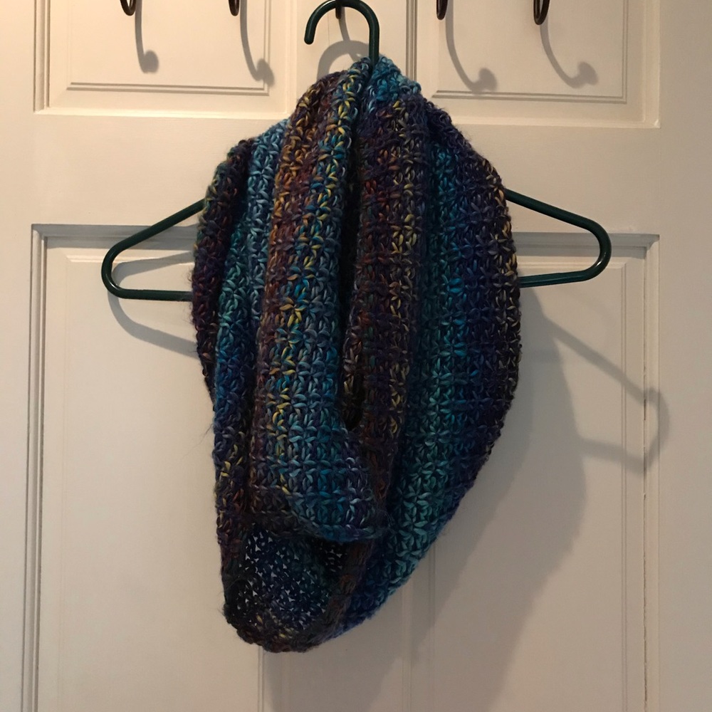 5/$15   Infinity scarf